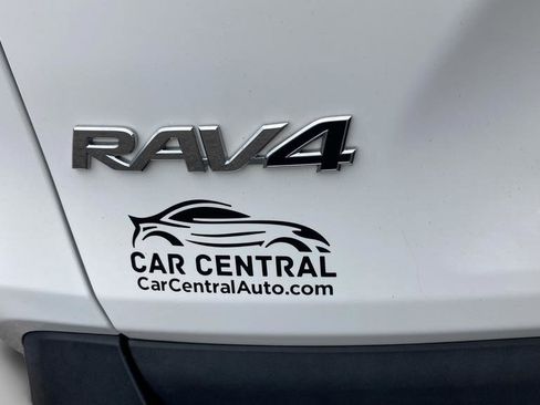 Used 2021 Toyota RAV4 LE AWD/4WD image 28