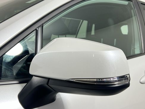 Used 2024 Toyota Corolla Cross LE image 12