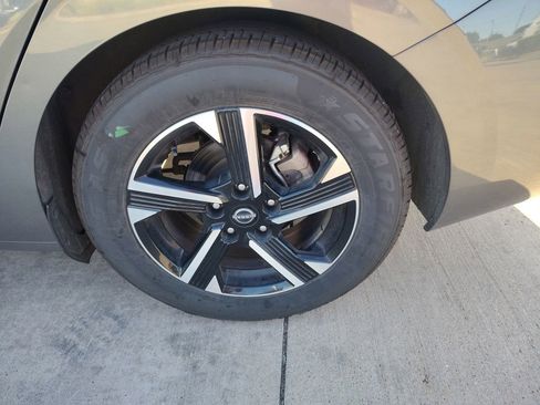 Used 2024 Nissan Sentra SV FWD image 4