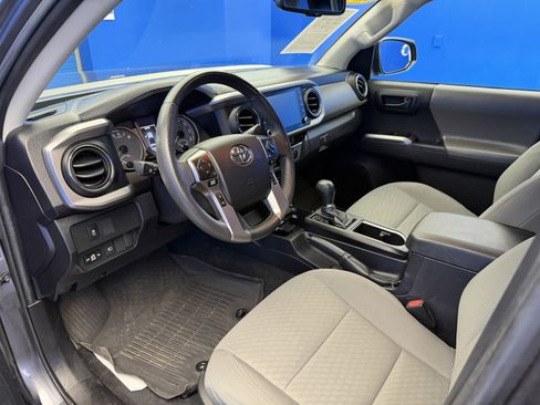 Used 2021 Toyota Tacoma SR5 AWD/4WD image 11