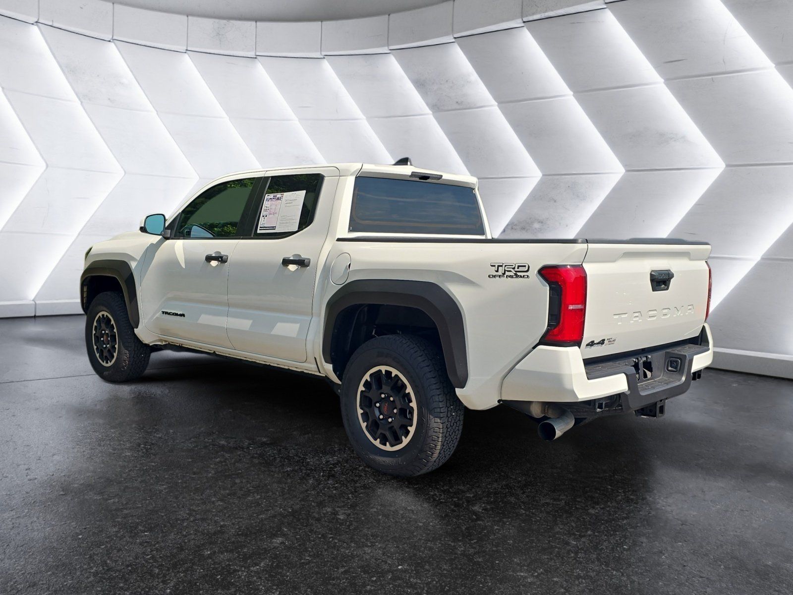 Used 2025 Toyota Tacoma TRD Off-Road AWD/4WD image 3