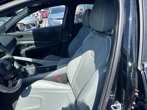 Certified 2025 Hyundai Elantra Limited FWD image 6