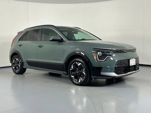 Used 2024 Kia Niro Wind w/ Wind Preserve Package FWD image 1