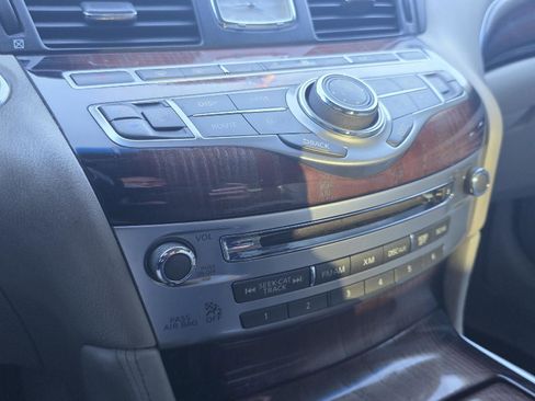 Used 2011 INFINITI M56 x w/ Deluxe Touring Pkg image 17