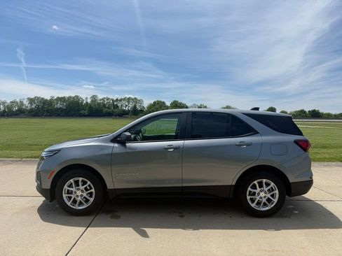 Used 2024 Chevrolet Equinox LS w/ LS Convenience Package FWD image 8