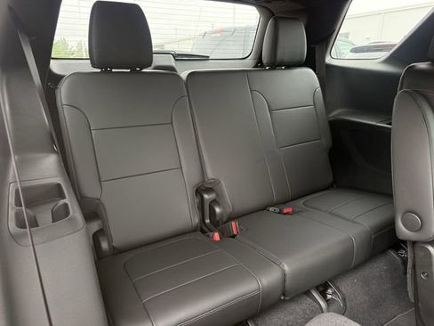 Used 2023 Chevrolet Traverse LT FWD image 31
