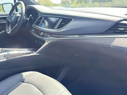 Used 2023 Buick Enclave Premium image 23