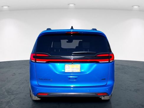 New 2026 Chrysler Pacifica Select image 8