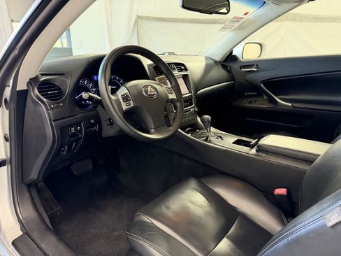 Used 2011 Lexus IS 250C w/ Luxury Pkg RWD image 8
