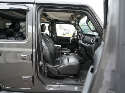 Used 2018 Jeep Wrangler Unlimited Sahara w/ Dual Top Group AWD/4WD image 31