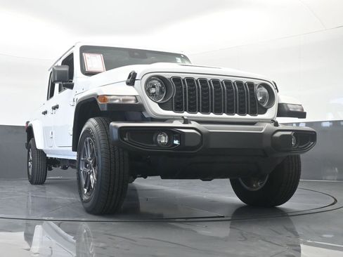 Used 2025 Jeep Gladiator Sport image 57