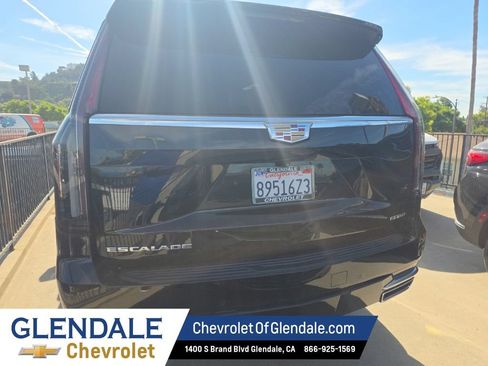 Used 2024 Cadillac Escalade ESV Luxury AWD/4WD image 4