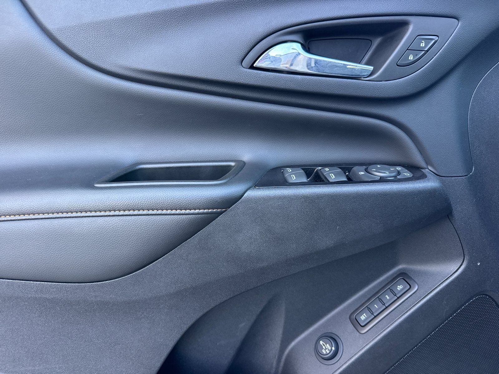 Used 2022 Chevrolet Equinox Premier AWD/4WD image 11
