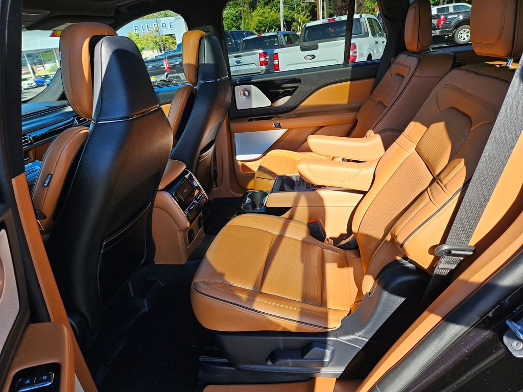 Certified 2025 Lincoln Aviator Black Label AWD/4WD image 15