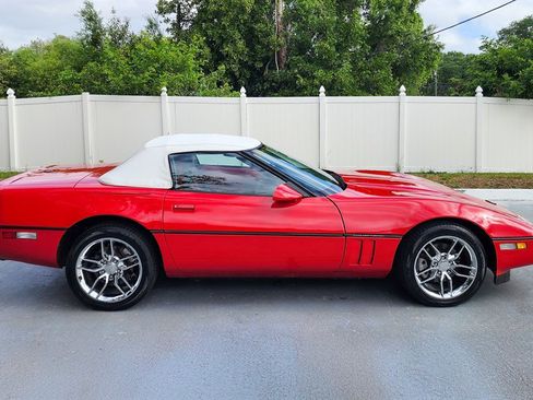 Used 1990 Chevrolet Corvette Convertible RWD image 17