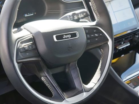 Used 2023 Jeep Grand Cherokee Limited image 13