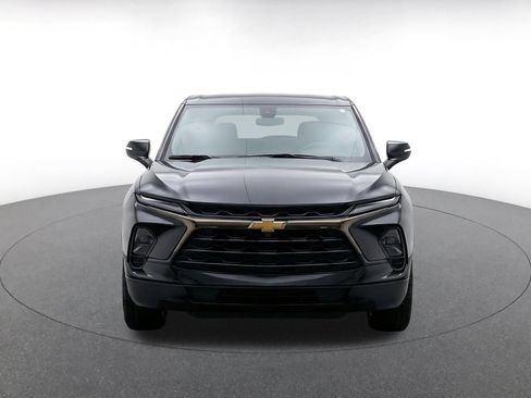 Used 2025 Chevrolet Blazer LT FWD image 2