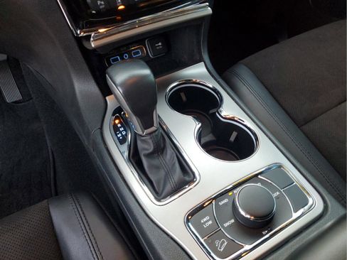 Certified 2022 Jeep Grand Cherokee Laredo X image 25