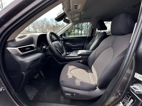 Used 2021 Toyota Highlander L image 10