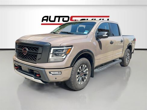 Used 2024 Nissan Titan PRO-4X w/ Pro-4x Convenience Package image 3