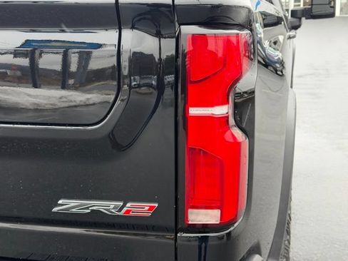 Used 2024 Chevrolet Silverado 2500 ZR2 w/ Technology Package AWD/4WD image 10