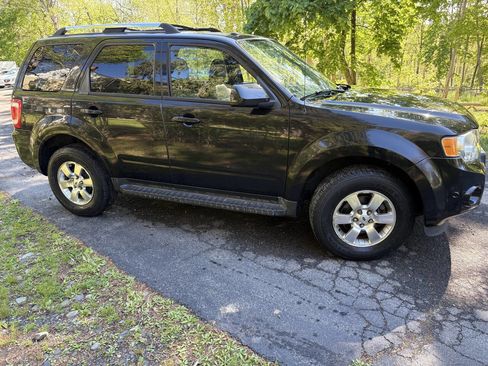 Used 2011 Ford Escape Limited w/ 302A Rapid Spec Order Code AWD/4WD image 2