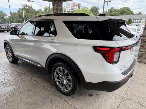Used 2025 Ford Explorer Active w/ Active Comfort Package AWD/4WD image 8