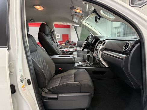 Used 2018 Toyota Tundra SR5 AWD/4WD image 17