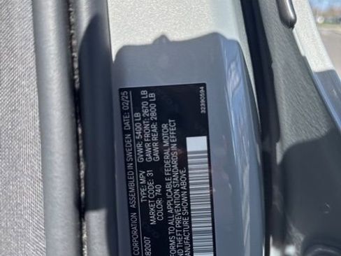 Certified 2025 Volvo XC60 B5 Plus AWD/4WD image 28