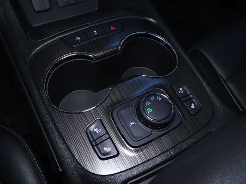 Used 2023 GMC Acadia SLT image 35