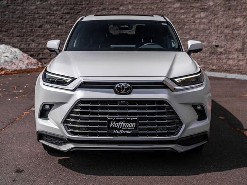 Used 2025 Toyota Grand Highlander AWD Hybrid image 3