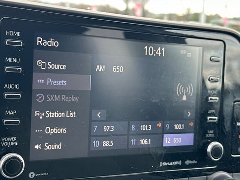 Used 2021 Toyota Highlander LE image 26