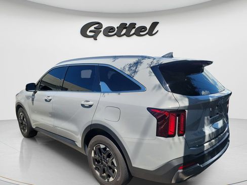 Used 2025 Kia Sorento S FWD image 7
