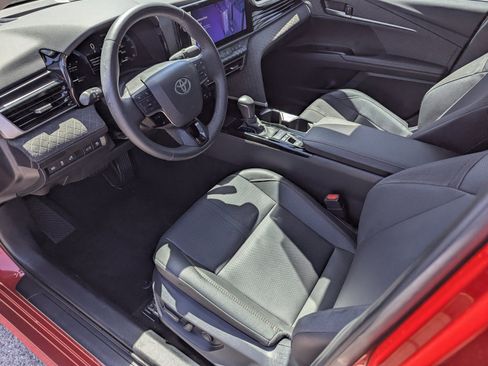 Used 2025 Toyota Camry XLE w/ Premium Package FWD image 9