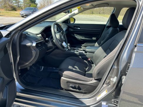 Used 2024 Nissan Altima 2.5 SV FWD image 10