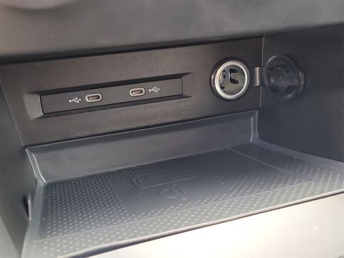 Used 2022 Volkswagen Taos SE image 24