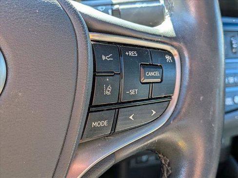 Used 2023 Lexus ES 300h w/ Premium Package image 12