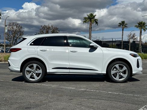 New 2025 Audi Q5 Premium Plus AWD/4WD image 3