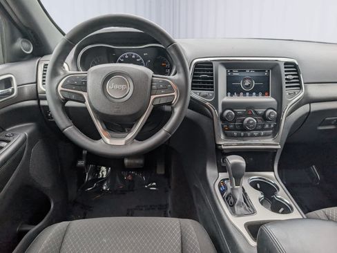 Used 2018 Jeep Grand Cherokee Laredo AWD/4WD image 16