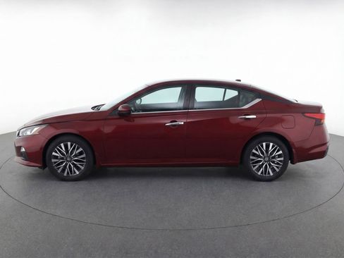 Used 2024 Nissan Altima 2.5 SV image 5