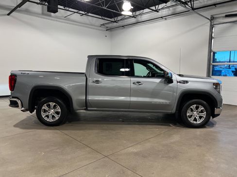 Used 2025 GMC Sierra 1500 SLT image 2