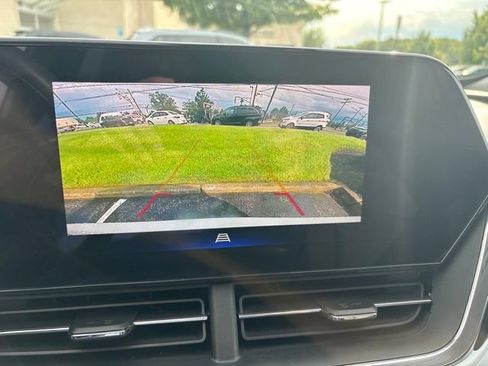 Used 2024 Chevrolet Trax LT w/ Sunroof Package FWD image 7