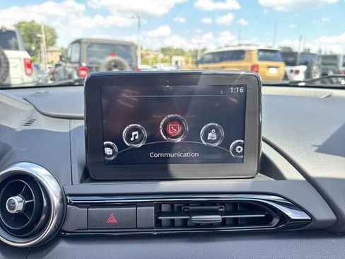 Used 2019 MAZDA MX-5 Miata RF Grand Touring w/ GT-S Package RWD image 18