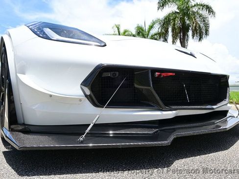 Used 2016 Chevrolet Corvette Z06 w/ 3LZ Preferred Equipment Group RWD image 28