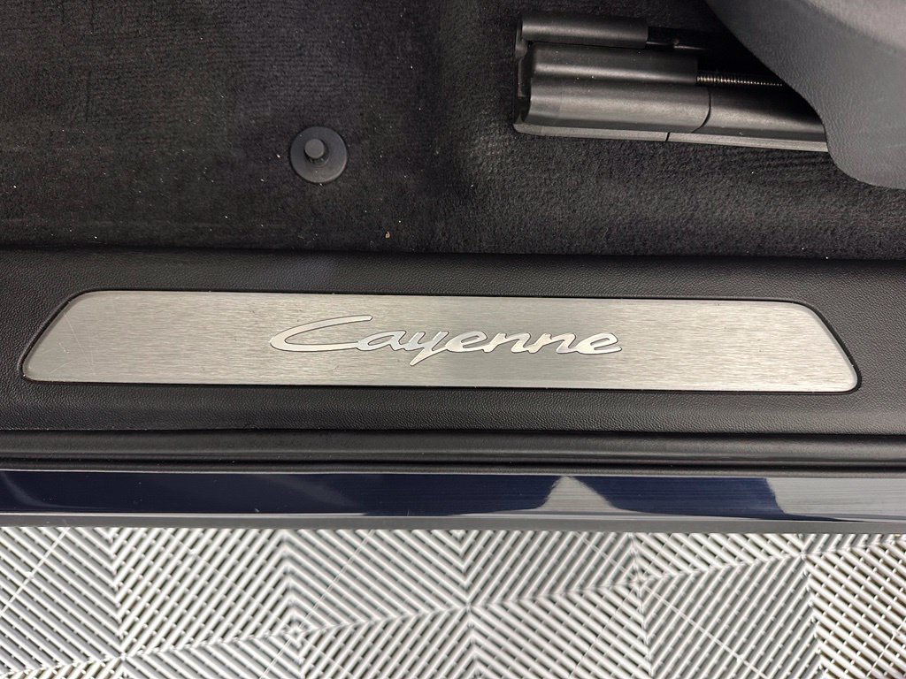 Certified 2024 Porsche Cayenne w/ Premium Package Plus (PFM) AWD/4WD image 20
