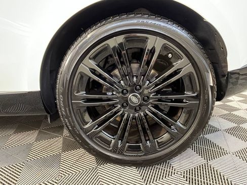 Used 2023 Land Rover Range Rover Long Wheelbase SE AWD/4WD image 17