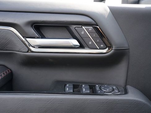 Used 2025 GMC Sierra 2500 AT4X image 17