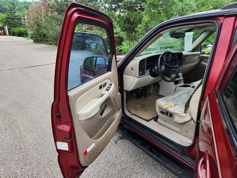 Used 2002 Chevrolet Suburban LT AWD/4WD image 19