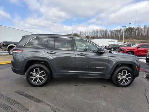 Used 2024 Jeep Grand Cherokee Limited AWD/4WD image 2