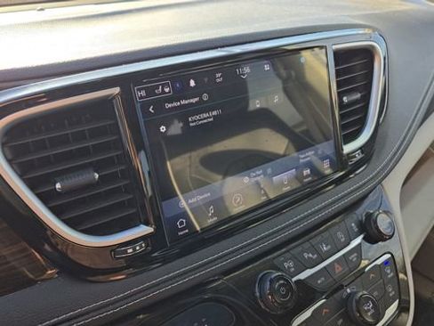 Certified 2022 Chrysler Pacifica Limited image 18